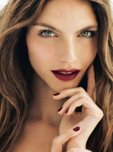 Wedding Beauty Inspiration For Fall | StyleCaster Wedding Hairstyles And Makeup, Fall Bridal Makeup, Beautiful Lip Color, Hair Color Plum, Fall Lips, Burgundy Lips, Ideas De Maquillaje Natural, Make Up Braut, Bold Lipstick