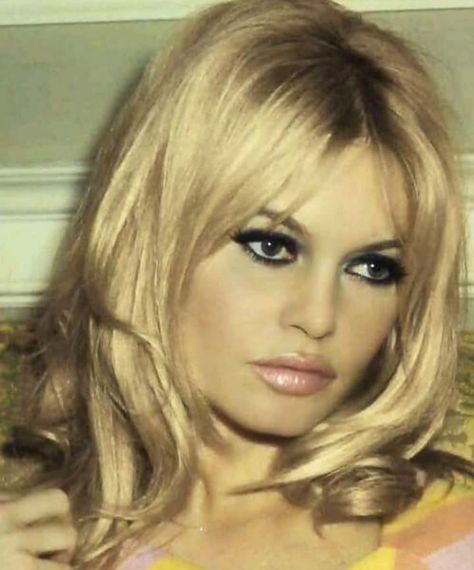 Brigitte Bardot Valerie Van Der Graaf, Bardot Makeup, Brigitte Bardot Hair, Bardot Hair, Bridgitte Bardot, Bridgette Bardot, Bridget Bardot, Smink Inspiration, Bardot Style