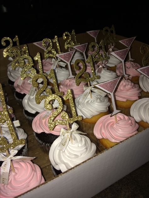 21st Birthday Pink Decorations, 21 Cupcakes Birthday Ideas, Cupcake 21st Birthday Ideas, 21 Centerpieces Party Ideas, 21st Birthday Cupcake Ideas, Cupcakes For 21st Birthday, 21st Birthday Desserts, 21 Birthday Cupcakes Ideas, 21st Cupcake Ideas