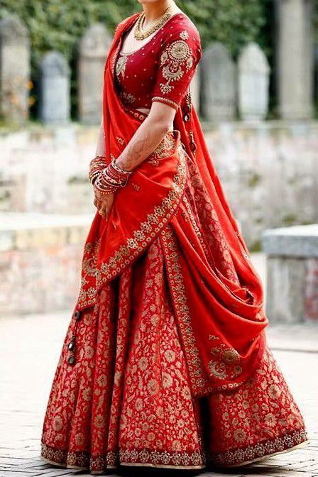 Trending dupatta draping styles | Single dupatta draping idea | Red banarasi silk lehenga | Red and orange lehenga | Traditional Indian Bridal look | Bridal fashion | Every Indian bride’s Fav. Wedding E-magazine to read. Here for any marriage advice you need | www.wittyvows.com shares things no one tells brides, covers real weddings, ideas, inspirations, design trends and the right vendors, candid photographers etc. Pengantin India, Latest Bridal Lehenga, Bridal Dupatta, Lehenga Red, Indian Outfits Lehenga, Wedding Lehenga Designs, Indian Bride Outfits, Lehnga Dress, Bridal Lehenga Collection