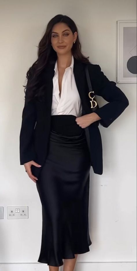 Business Outfits For Women, Business Casual For Women, Professional Office Wear, Outfit Elegantes, Professional Outfits Women, Business Professional Outfits, Lawyer Fashion, Lawyer Outfit, Business Casual Outfits For Work