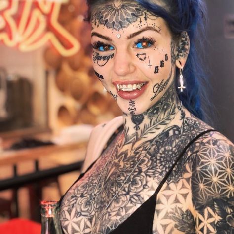 ‘Dragon girl’ who went BLIND after tattooing her eyeballs shares draw-dropping photos before her transformation – The Sun Body Tattoos For Women, Korsett Piercings, Amber Luke, Models With Tattoos, Blue Ink Tattoos, Women With Tattoos, Eyeball Tattoo, Eye Balls