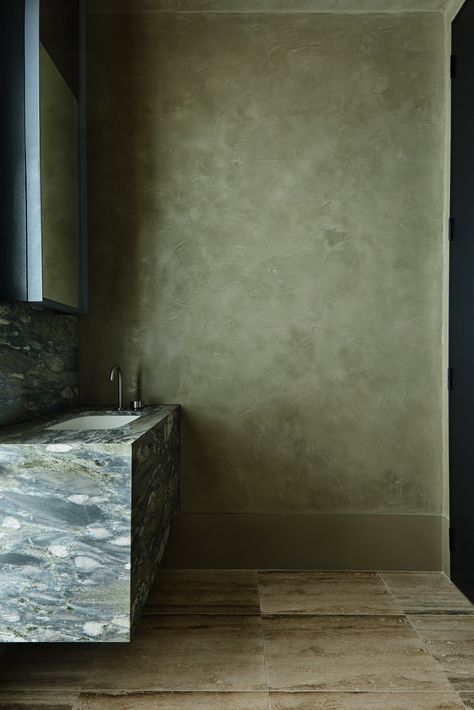 Venetian Plaster by Bishop Master Finishes - Product Feature - The Local Project - The Local Project Industrial Apartment Decor, Flack Studio, Venetian Plaster Walls, Polished Plaster, Copper Bathroom, Venetian Plaster, Bathroom Design Inspiration, Interior Renovation, Home Decoration Ideas