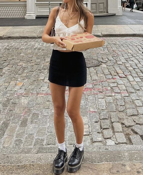 Black Mini Skirt Outfit Summer, Mini Skirt Outfit Aesthetic, Black Skirt Outfit Summer, Mini Skirts Outfits Summer, Black Mini Skirt Outfit, Skirt Outfits Aesthetic, Black Skirt Outfits, Skirt Outfits Summer, New York Outfits