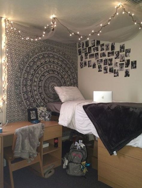 This black and white dorm bedding creates such a cute dorm room! Chic Dorm Room, Apartment Decorating College, Chic Dorm, Boho Dorm Room, Dream Dorm, Dorm Inspiration, Dorm Diy, Dorm Room Diy, Girls Dorm Room