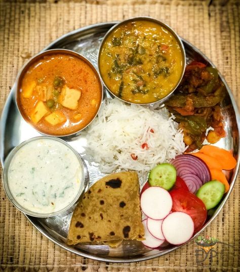 Indian Vegetarian Dinner Recipes, Veg Dinner Recipes, Healthy Dinner Recipes Indian, Quick Dinner Recipes Healthy, Indian Images, Lunch Recipes Indian, Indian Dinner Recipes, Lunch Saludable, Quick Lunch Recipes