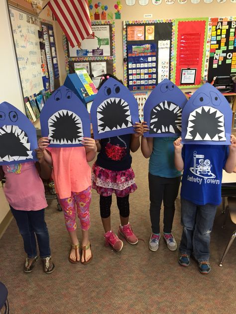 Ocean week- Shark Day fun #craft #first grade Fish Plate Craft, Shark Week School Activities, Shark Week Art Projects For Kids, Kindergarten Ocean Crafts, Ocean First Grade Activities, Preschool Crafts Ocean, Shark Art For Preschool, Shark Theme Preschool Activities, Shark Project Preschool