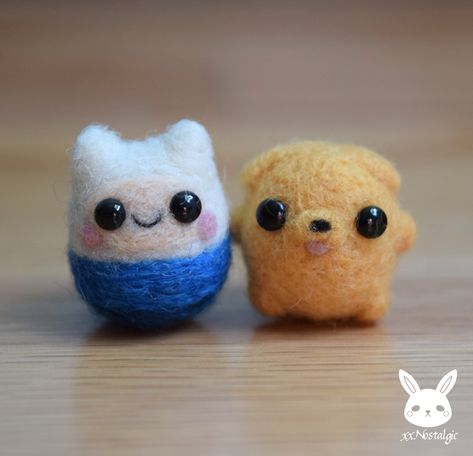 Felted Mini Finn And Jake by xxNostalgic Needle Felt Keychain, Fimo Kawaii, Finn And Jake, Finn Jake, Funny Cartoon Characters, Needle Felting Diy, Jake The Dogs, Seni Origami, Needle Felting Projects