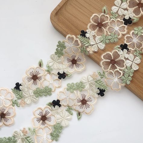 Bridal Ornaments, Beige Embroidery, Flower Coaster, Heart Applique, Crochet Small, Sewing Lace, Costura Diy, Green And Beige, Embroidery Floral