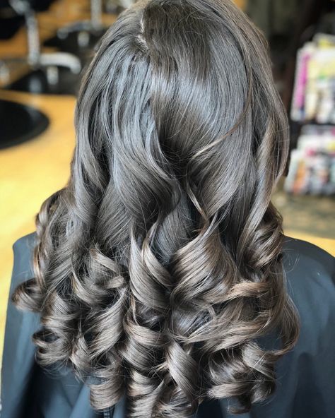 Vintage Glam Style hairstyle Hairstyles With Curled Hair, Easy Curled Hairstyles, Curly Iron, Loose Curls Hairstyles, Haircuts For Long Hair With Layers, Light Curls, Curling Hair With Wand, Curly Wedding Hair, Curling Iron Hairstyles