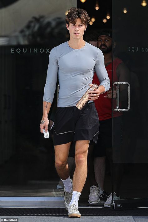 Shawn Mendes Style, Gym Looks Outfits, Men Gym Outfits, Gym Men Outfit, Shawn Mendes Shows, Mens Workout Outfits, Men Gym Outfit, Gym Fits Men, Gym Outfits Men