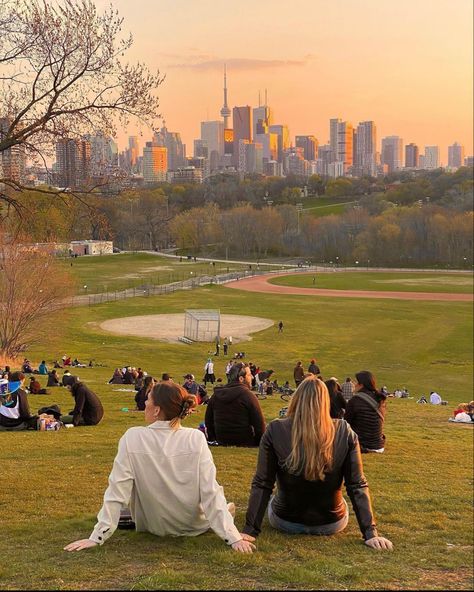 Riverdale New York, Canada Student Life Aesthetic, Riverdale Park Toronto, U Of T Toronto, Life In Canada Aesthetic, Toronto Aesthetic Summer, Canada Vibes Aesthetic, Living In Canada Aesthetic, Toronto Life Aesthetic