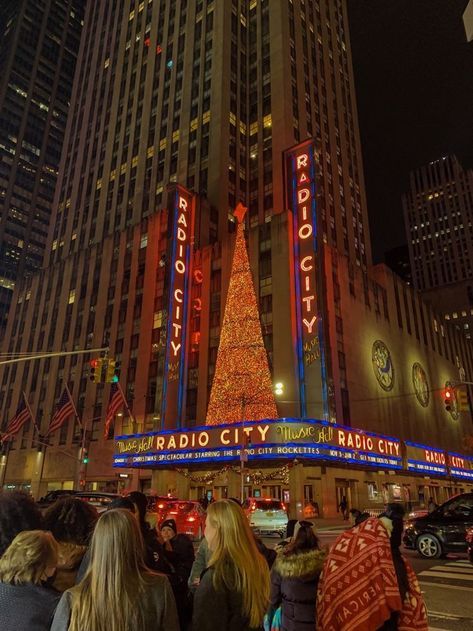 Best Christmas Destinations In The World | Vacation Aesthetic Preppy Nyc Christmas, Big City Christmas Aesthetic, Nyc Christmas Shopping, Christmas Parade Aesthetic, Nyc Xmas Aesthetic, Nyc Holiday Aesthetic, New York At Christmas Aesthetic, Christmas In Nyc Aesthetic Night, Ny Christmas Aesthetic