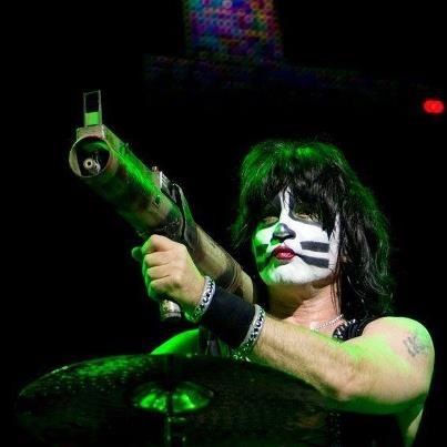 Eric Singer Eric Singer Kiss, Meme Kiss, Hot Metalheads, Kiss Fanart, Kiss Group, Kiss Music, Eric Singer, Vinnie Vincent, Singer Art