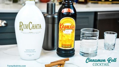 Cinnamon Roll Cocktail ingredients - Rumchata and Kahlua Christmas Drinks Alcohol, Kahlua Shots, Shots Alcohol Recipes, Rumchata Recipes, Christmas Drinks Alcohol Recipes, Breakfast Pastry, Shots Alcohol, After Dinner Drinks, Winter Cocktails