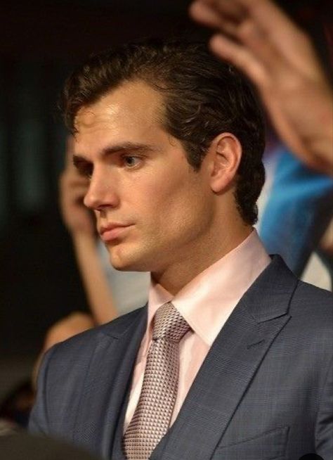 Henry Cavill Side Profile, Henry Cavill 2000s, Henry Cavill 90s, 90s Boys, Henry Cavil, Love Henry, Slicked Back Hair, Fit Men, Man Of Steel