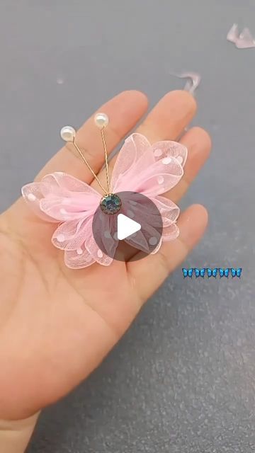 Cloth Butterfly Diy, Art With Ribbons, Bows Diy Ribbon Step By Step Hair Clips, Ribbon Butterfly Diy, How To Make A Butterfly, How To Make Ribbon Flowers, Things To Make With Ribbon, Diy Hair Accessories Easy, Ribbons Embroidered