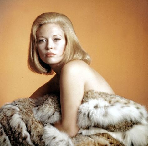 50 Gorgeous Photos of Faye Dunaway in the 1960s and Early 1970s ~ Vintage Everyday Susan George Actress, Susan George, The Towering Inferno, Thomas Crown Affair, Bonnie Parker, Chrissie Hynde, Zora Neale Hurston, 60s Women, James Cagney