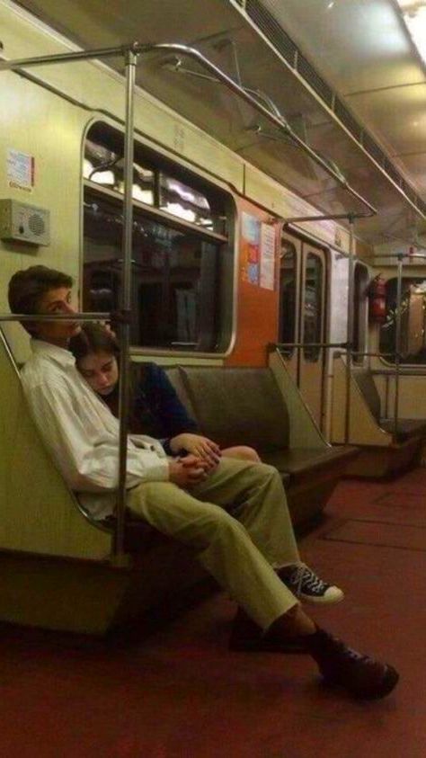 Parejas Goals Tumblr, Fotografi Vintage, Subway Train, Photographie Inspo, Batumi, Lifestyle Quotes, The Love Club, Relationship Goals Pictures, Photo Couple