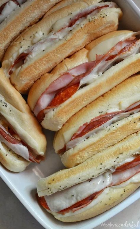 Easy Dishes For A Crowd, Hot Italian Sandwiches, Italian Sandwich Recipes, Dishes For A Crowd, Hoagie Sandwiches, Italian Sandwiches, Sandwich Video, Baked Sandwiches, Sliced Salami