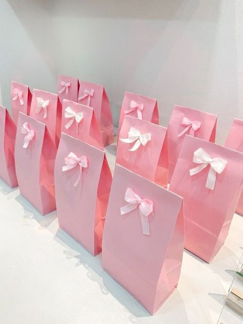 35 BIRTHDAY COQUETTE DECORATION IDEAS - valbujo Pink Birthday Theme, 35 Birthday, Sweet Sixteen Birthday Party Ideas, Cute Birthday Ideas, Bday Party Theme, Pink Birthday Party, 13th Birthday Parties, 35th Birthday, 2 Birthday