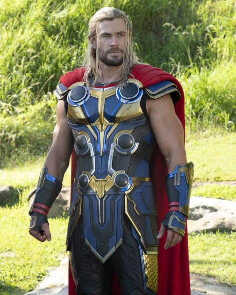 Thor Outfit, Thunder Outfit, Thor Film, Thor Wallpaper, Film Marvel, New Thor, Thor Comic, Thor Love And Thunder, Love And Thunder
