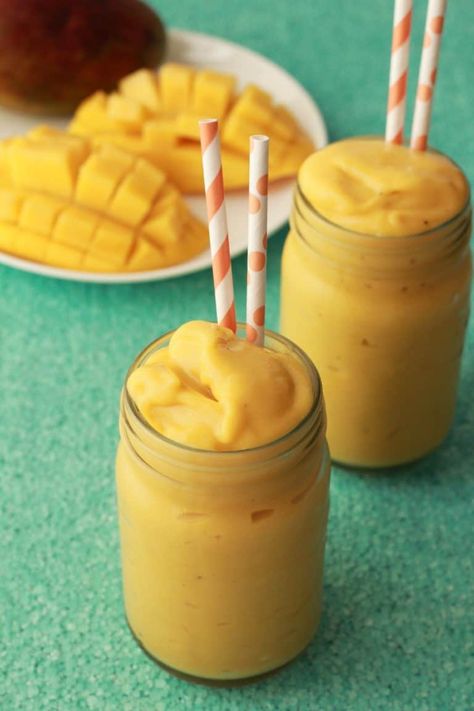 Ultra creamy and smooth Mango Smoothie. Just 2-ingredients and 5 minutes to the most delicious healthy breakfast smoothie. Vegan and Gluten-Free. | lovingitvegan.com Mango Smoothie Aesthetic, Breakfast Shakes Healthy, Fruit Shake, Acorn Tattoo, Mango Smoothies, Vegan Breakfast Smoothie, Smoothie Mango, Mango Shake, Breakfast Shake