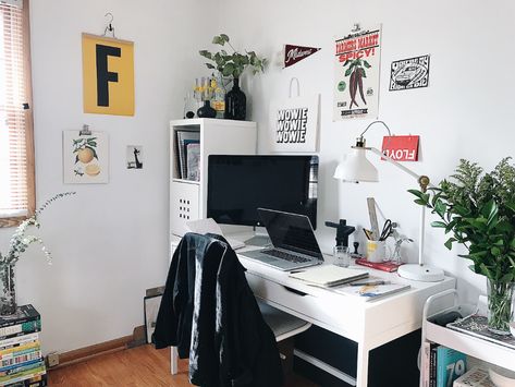 A day in the life of Graphic Designer Francine Thompson | Dribbble Design Blog Designer Desk Workspaces, Arty Bedroom, Graphic Designer Office, Graphic Design Workspace, Graphic Designer Desk, Design Studio Workspace, Dribbble Design, Design Studio Office, Art Studio Design