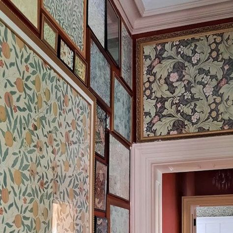 ☘️ Tim and Daniel on Instagram: "The 'Mostly Morris' Corridor. With a glimpse of the craft room/spare bedroom beyond, which isn't a room I've shared very much on IG, even though it has rather nice Arts and Crafts style panelling (which D and I made) and a William Morris wallpaper. Truth is, it is a bit of a dumping ground. But I am going to make an effort to get it looking more presentable in the coming weeks. Another small project is to wallpaper that bit of plain red wall - I am craving something a bit lighter and prettier.  #patternlover #patternlovers #eccentrichome #gallerywalldecor #gallerywallgoals #williammorris #wmorrisandco #morriswallpaper #williammorriswallpaper #colorfulhome #colorfulhomedecor #victorianhouse #vintagehomedecor #oldhousecharm #corridor #hallwaydecor #hallwayins Arts And Crafts Bedroom, Bathroom Things, Arts And Crafts Interior, Wallpaper Hallway, Eccentric Home, Arts And Crafts Wallpaper, Craftsman Bathroom, William Morris Wallpaper, Dumping Ground