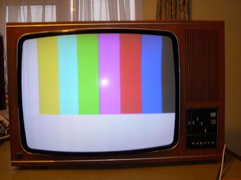 Vintage 1975 ITT 26 CVC9 Colour TV 1970 Tv Set, Vintage Box Tv, 70s Tv Aesthetic, Vintage Tv Aesthetic, Old School Tv, 80s Television, Entryway Paint, Gucci Campaign, 1980s Tv