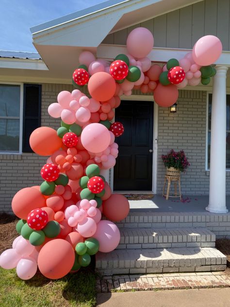 Strawberry Themed Balloon Garland, Berry Sweet Table Decor, Berry First Balloon Garland, Strawberries Baby Shower Ideas, Strawberry Theme Bridal Shower Ideas, Baby Shower Themes Girl Strawberry, Very Berry Baby Shower Theme, Berry Excited Baby Shower Theme, Berry Baby Shower Ideas Decor