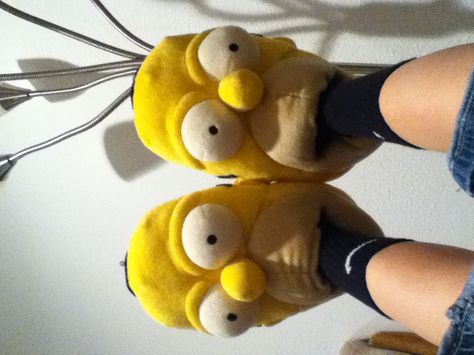 Homer Simpson slippers! 😜 Fun Slippers Aesthetic, Weird Slippers, Taco Slippers, Homer Simpson Slippers, Plushie Slippers, Simpson Slippers, Big Slippers, Slippers Funny, Cool Slippers