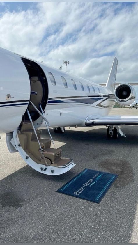 #Oldmoney #Oldmoneyaesthetics #oldmoneylifestyle #rich #oldmoneyfits #oldmneymen #oldmoneywomen #oldmoneycars #privetejet Private Jet Instagram Story, Jets Privés De Luxe, Liz Tomforde, Jet Privé, The Right Move, Luxury Private Jets, التصميم الخارجي للمنزل, Private Plane, Luxury Lifestyle Dreams