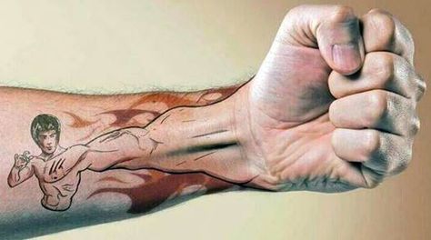 Bruce Lee tattoo. Awesomeness. Forearm tattoo 3d Tattoos, Inked Magazine, Photoshop Tattoo, Fist Tattoo, Tatoo 3d, See Tattoo, Best Tattoo Ever, Geniale Tattoos, Cool Tats