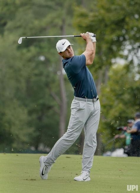 Golfing Aesthetic Men, Brooks Koepka Golf, Golf Style Men, Golf Senior Pictures, Mens Golf Fashion, Brooks Koepka, Golf Men, Golf Pictures, Golf Inspiration