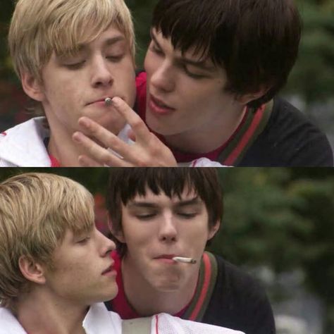 Skins Uk Tony, Skins Maxxie And Tony, Tony Skins, Maxxie Skins, Maxxie Oliver, Skins Serie, Mitch Hewer, Skins Aesthetic, Skins Characters