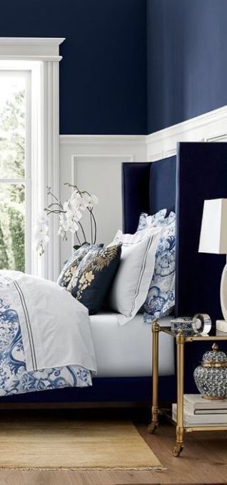 2018 I love navy blue and white. #BlueAndWhite #BlueAndWhiteBedroom #2018Trends Navy Blue Bedrooms, Blue Headboard, Navy Bedrooms, Blue Bedroom Decor, Gold Bedroom, 아파트 인테리어, غرفة ملابس, Perfect Bedroom, Blue Rooms