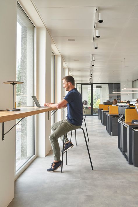DIGITAL LUXURY GROUP - Bloomint - Bloomint Workspace Office Design, Open Office Design, Relaxing Office, Workspace Office, Interior Kantor, Creative Office Space, Office Design Inspiration, Cool Office Space, Modern Office Interiors