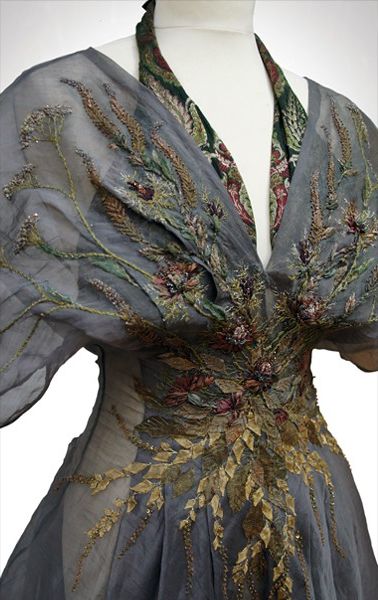 Game of Thrones Season 5 Designed by Michele Clapton embroidery by Michele Carragher Ellaria Sand, Michele Carragher, Costume Embroidery, Got Costumes, Game Of Thrones Costumes, Flower Costume, Mode Retro, Floaty Dress, Fantasy Costumes