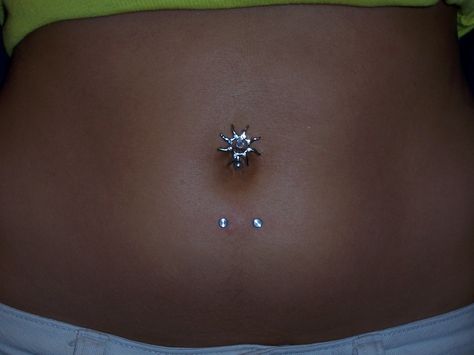 Stomach Surface Belly Button, Surface Piercing, Stomach Tattoos, Cute Piercings, Piercing Studio, Belly Piercing, Belly Button Piercing, Body Piercings, Tattoos And Piercings