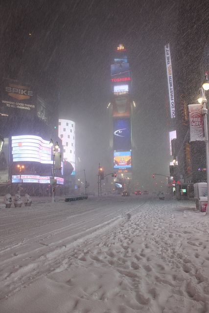 Times Square Winter Aesthetic, No Snow Winter Aesthetic, Christmas In New York Aesthetic, Nyc Snow, Cold Pictures, Nyc Times Square, Times Square New York, New York Christmas, Nyc Life