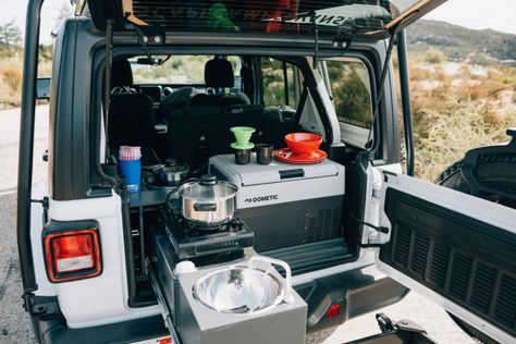 How to Camp in a Jeep - Escape Campervans Jeep Wrangler Road Trip, Jeep Car Camping, Jeep Camper Conversion, Jeep Road Trip, Jeep Wrangler Camping Setup, Jeep Wrangler Camping Ideas, Camping In Jeep, Jeep Hacks Wrangler, Jeep Camping Wrangler