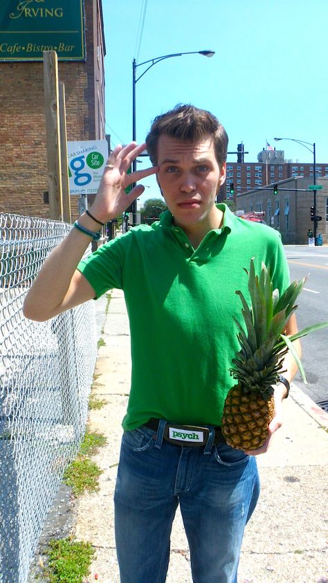 Shawn Spencer from Psych Cosplay Chicago Wizard World '12 | If you ever need a last-minute cosplay, this is it. Psych Halloween Costumes, Psych Costumes, Shawn Spencer, Holiday Halloween, Costumes Ideas, Xmen, Diy Costumes, Psych, Jurassic Park