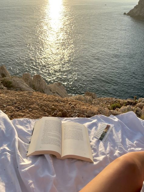 #summer #sea #book Reading At The Beach, Reading Outside, Beach Aesthetic Summer, Sunset At The Beach, Reading Aesthetic, Beach Books, In Another Life, Slow Life, Beach Reading