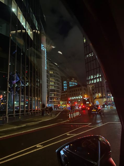 Evening in london Coldplay, London Aesthetic Night, Luxury Car Photos, Aesthetic London, Evening Pictures, London Evening, London Night, London Aesthetic, London Hotels