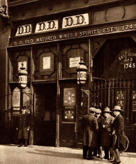 20th Century Aesthetic, 19th Century London, Ancient Houses, London Vintage, Uk History, Old Pub, Victorian London, London Pubs, London History