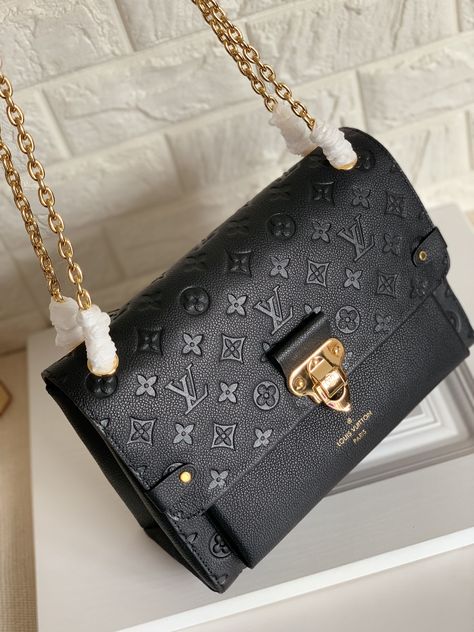 Louis Vuitton Chain Purse, Black Lv Handbags, Shoulder Luxury Bags, Louis Vuitton Shoulder Bag Black, Bag Louis Vuitton Woman, Lv New Bag, Louis Vuitton Women Bags, Lv Bag Collection, Lv Bags Aesthetic