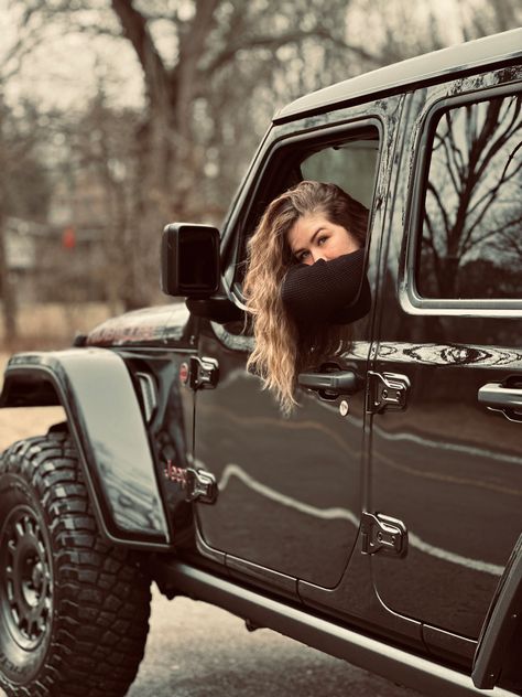 null Winter Jeep Photoshoot, Jeep Family Pictures, Jeep Wrangler Photoshoot Ideas, Thar Photoshoot, Bronco Photoshoot, Jeep Wrangler Photoshoot, Jeep Picture Ideas, Pictures In The Car, Jeep Photoshoot Ideas