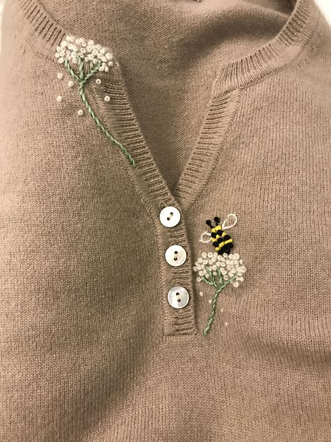 French Knot Embroidery Flowers, Adding Embellishments To Clothes Diy, Hand Embroidered Sweater Diy, Sweater Embroidery Ideas Simple, Hand Embroidery On Sweater, Embroidery On Black Tshirt, Diy Sweater Embroidery, French Knot Embroidery Designs Ideas, Hand Embroidery On Shirt