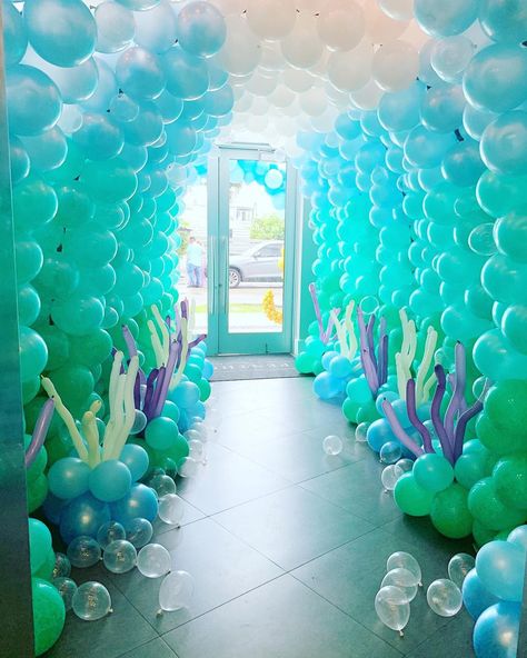 Under The Sea balloon arch inspiration and adeas to create your own Under The Sea Balloon Arch, Party Balloon Arch, Sea Birthday Party Decorations, Beach Theme Party, Arch Inspiration, Under The Sea Decorations, Sea Party Ideas, Ocean Birthday Party, Mermaid Birthday Party Decorations